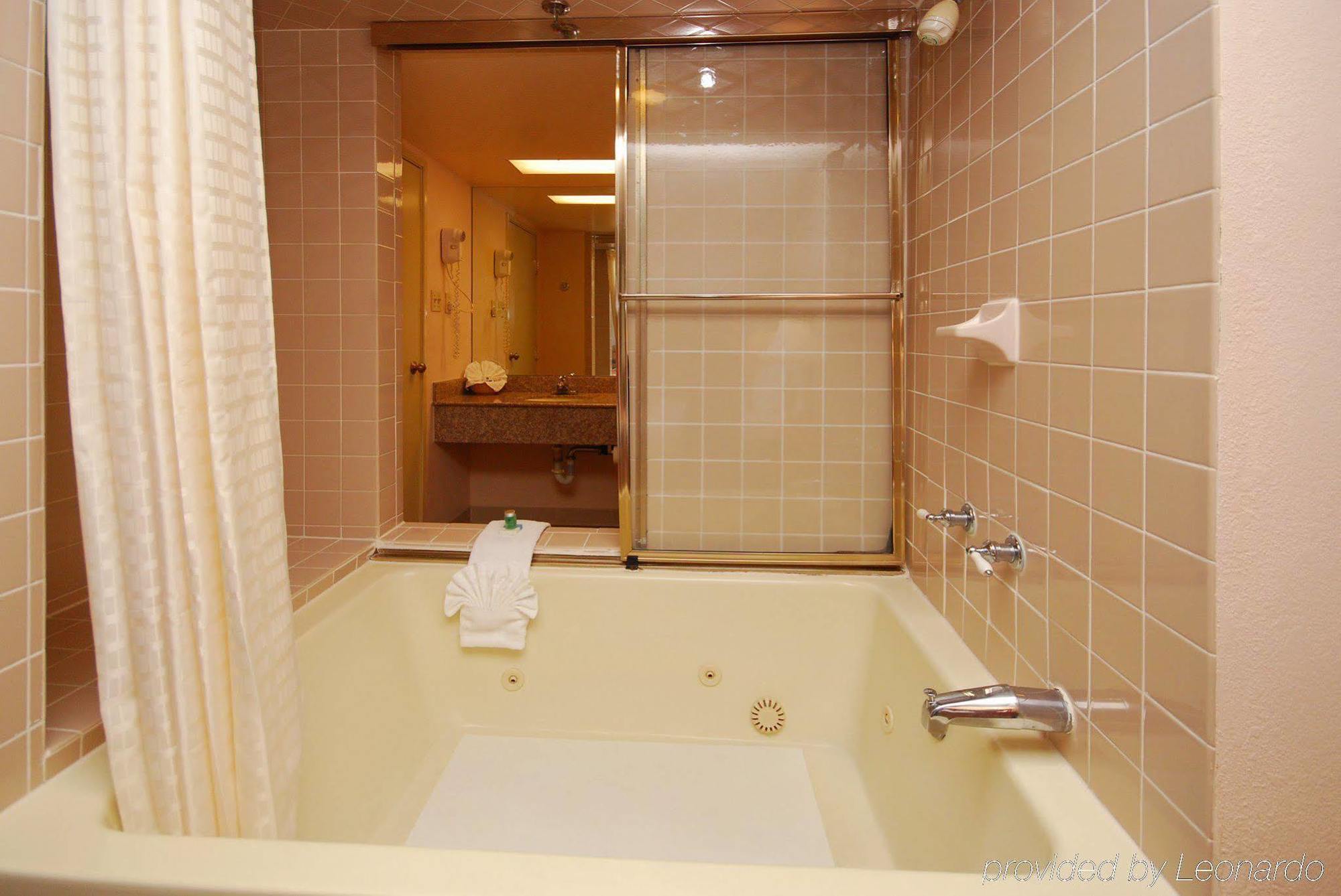 Quality Inn & Suites Austin North Room photo